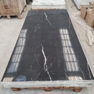 Placa PVC Marmolada - 120 x 240 cm Modelo Negro con Vetas Blancas