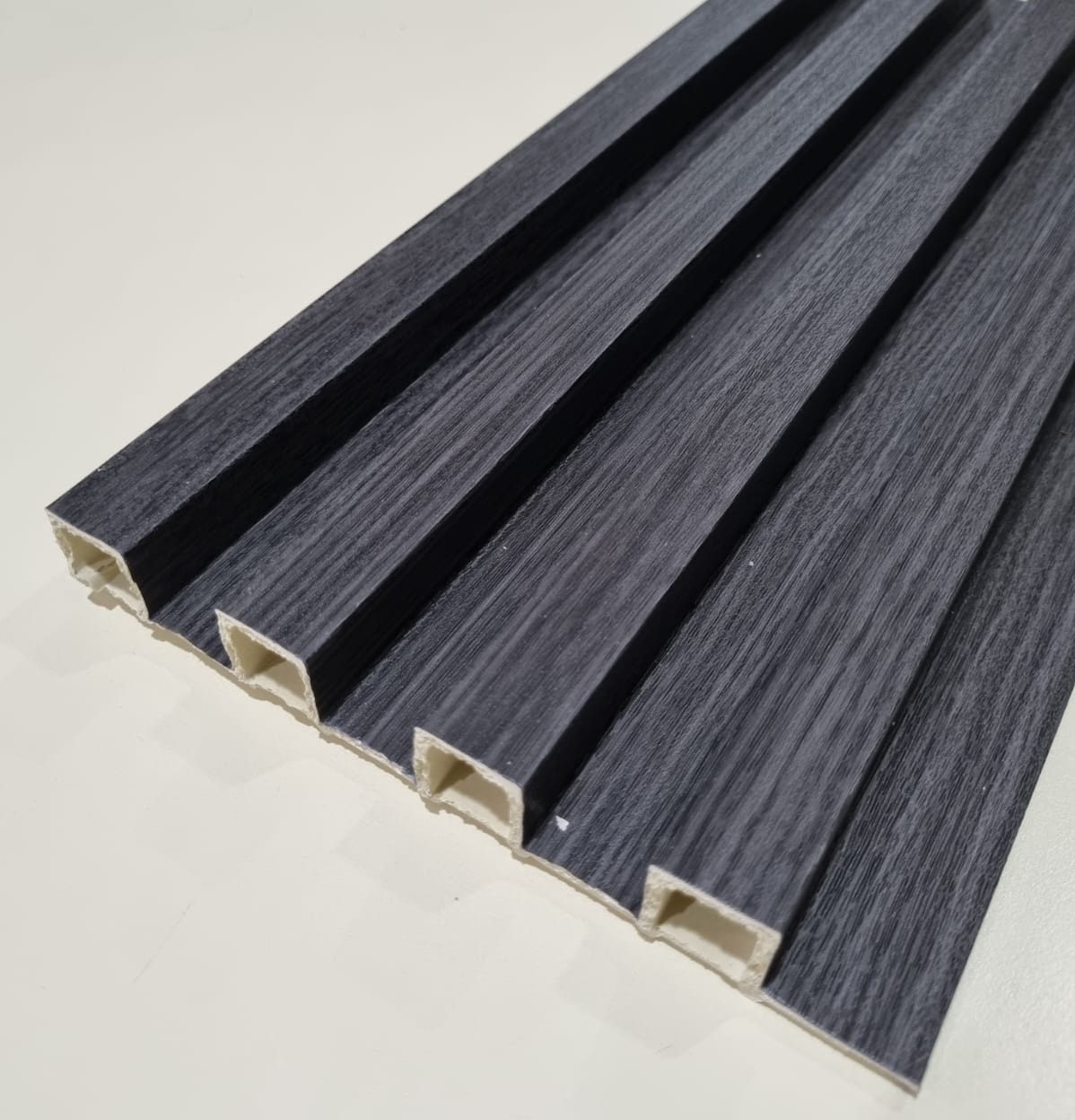 Wall Panel WPC Uso Interior - Modelo Negro Veteado